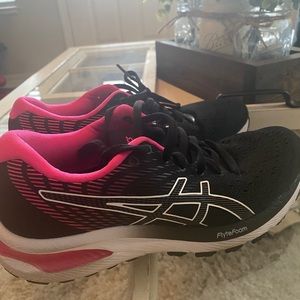 Asics FlyteForm size 7